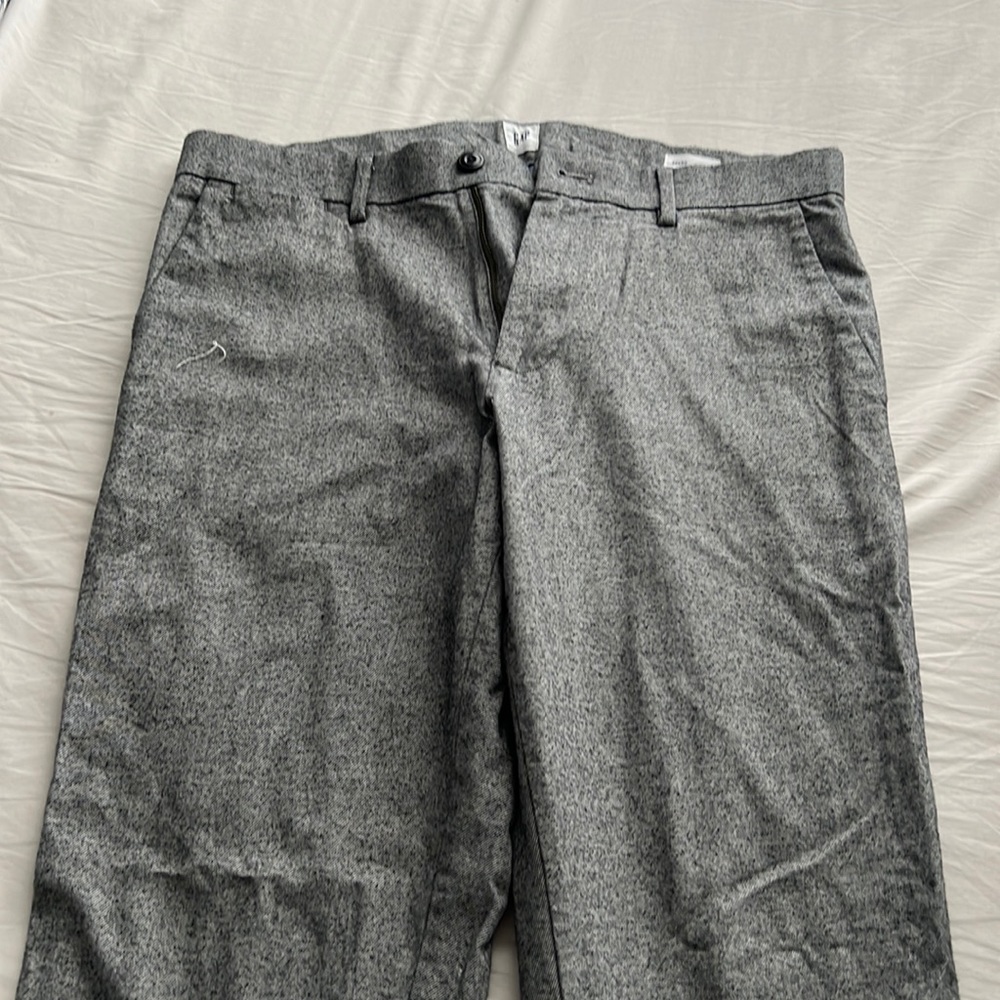 GAP 32x30 pants - never worn slim fit